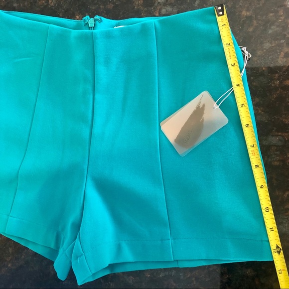 High-waist shorts - Picture 5 of 6